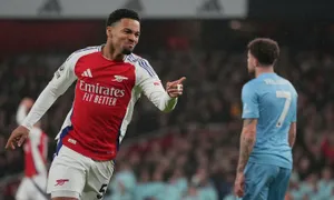 Arsenal thắng đậm 'hiện tượng' Ngoại hạng Anh Arsenal thắng đậm 'hiện tượng' Ngoại hạng Anh